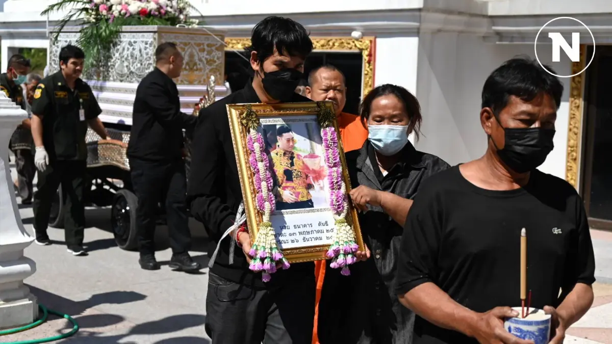 ยายจับโลง ร่ำไห้ รำพึงถึง "แบงค์ หลานรัก" ยายจับโลง ร่ำไห้ รำพึงถึง "แบงค์ หลานรัก"