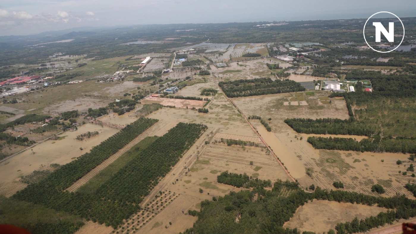 ผู้ว่าฯ สงขลา บินสำรวจพื้นที่น้ำท่วมอำเภอเทพา