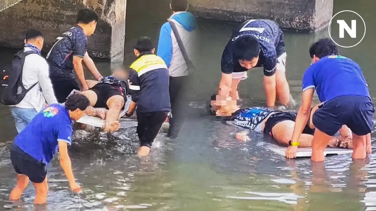 โซเชียลแห่ชื่นชม 4 พนง.ทสภ.ช่วย "หนุ่มเมียนมา" ขี่ จยย.ชนท้าย รถตกคลอง