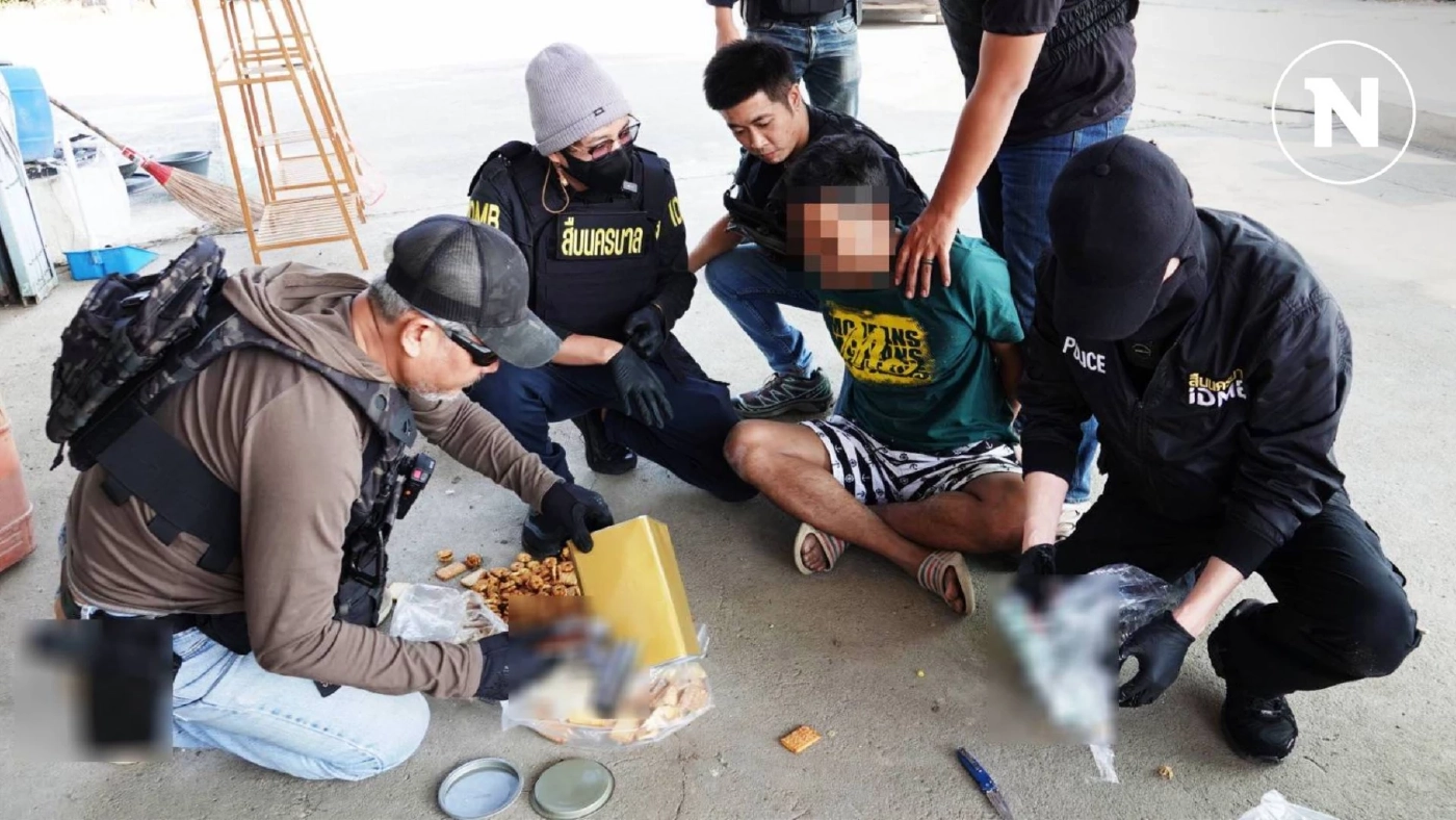 รวบ "โอ๊ตหนองอีเติ่ง" ลอบขาย "อีโบ๊ะเถื่อน" หัวใสซุกในกล่องขนมปี๊บ (มีคลิป)