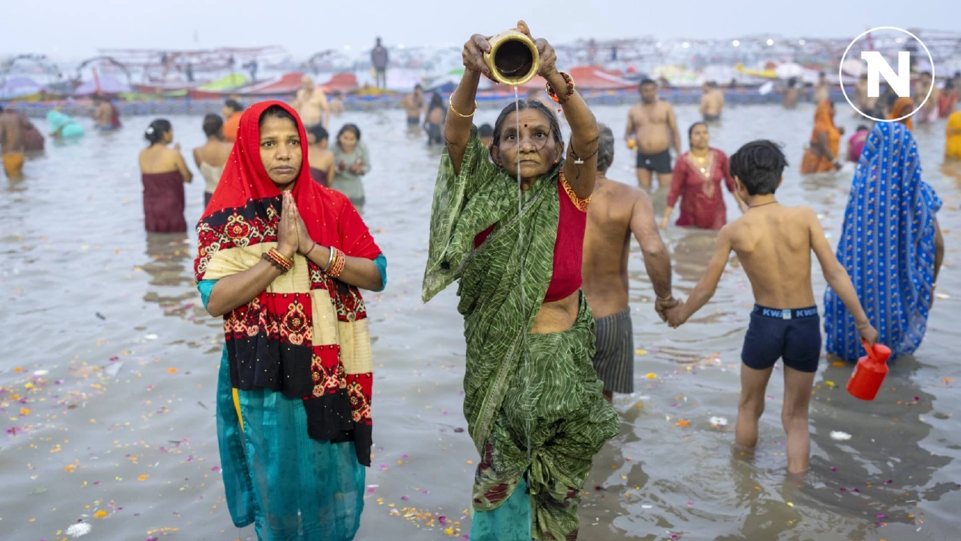 ฝูงชนอินเดียนับล้านร่วมอาบน้ำศักดิ์สิทธิ์ ในเทศกาล “กุมภเมลา” ฝูงชนอินเดียนับล้านร่วมอาบน้ำศักดิ์สิทธิ์ ในเทศกาล “กุมภเมลา”