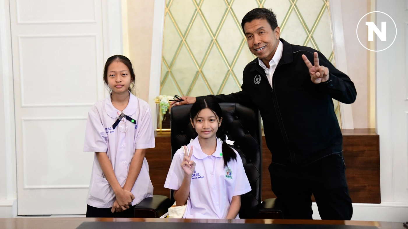 "ชัชชาติ" เปิดห้องทำงาน ผู้ว่าฯ กทม. ให้เด็ก ๆ เยี่ยมชม