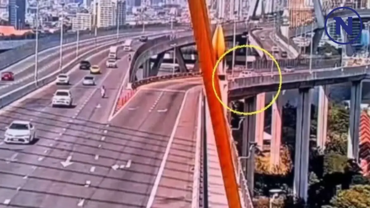 วินาทีช็อก! กล้องวงจรปิดจับภาพ นาทีชายกระโดดสะพาน พบประวัติอาการป่วย วินาทีช็อก! กล้องวงจรปิดจับภาพ นาทีชายกระโดดสะพาน พบประวัติอาการป่วย