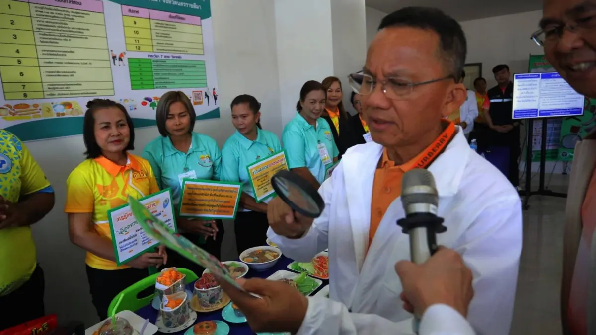"สมศักดิ์" เยี่ยม "โรงเรียนเบาหวานหายได้ตลาดเทิดไท" "สมศักดิ์" เยี่ยม "โรงเรียนเบาหวานหายได้ตลาดเทิดไท"