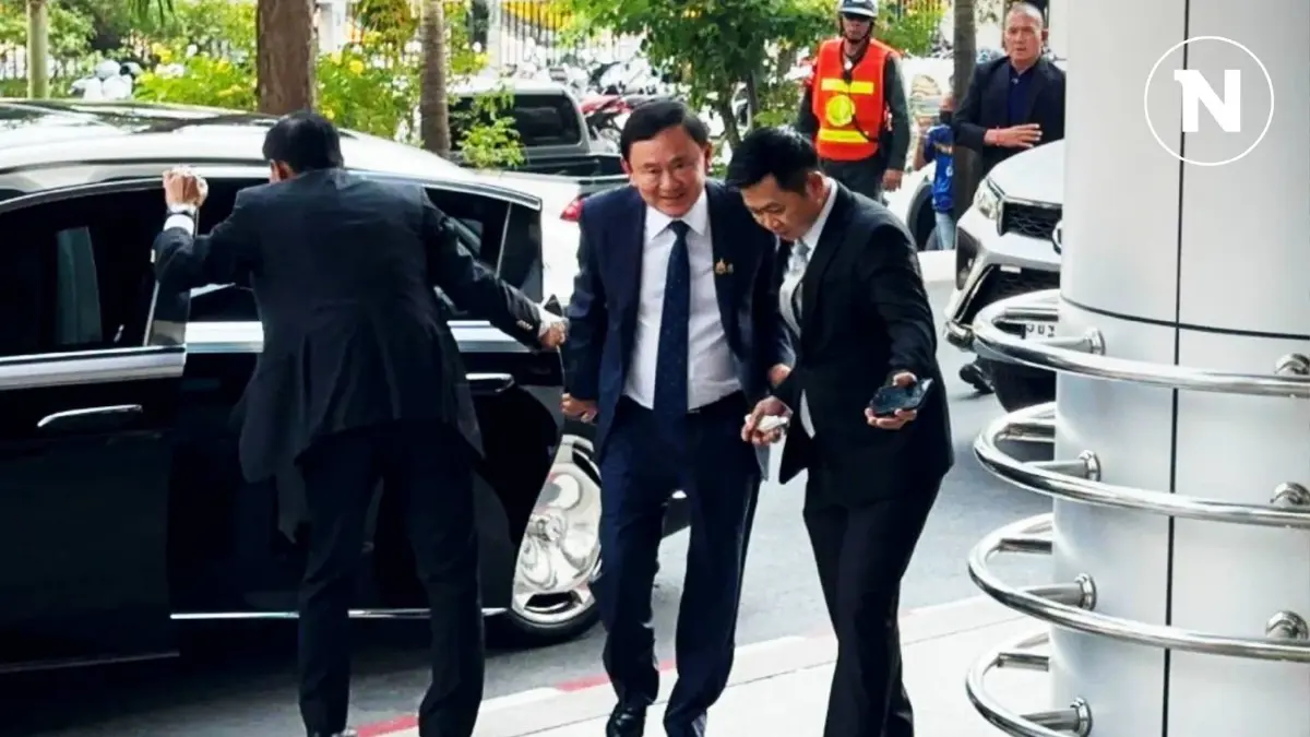 รู้ๆกันอยู่ไปพบใคร? "ทักษิณ" มาศาล เซ็นสัญญาประกันออกนอกประเทศ (มีคลิป) รู้ๆกันอยู่ไปพบใคร? "ทักษิณ" มาศาล เซ็นสัญญาประกันออกนอกประเทศ (มีคลิป)
