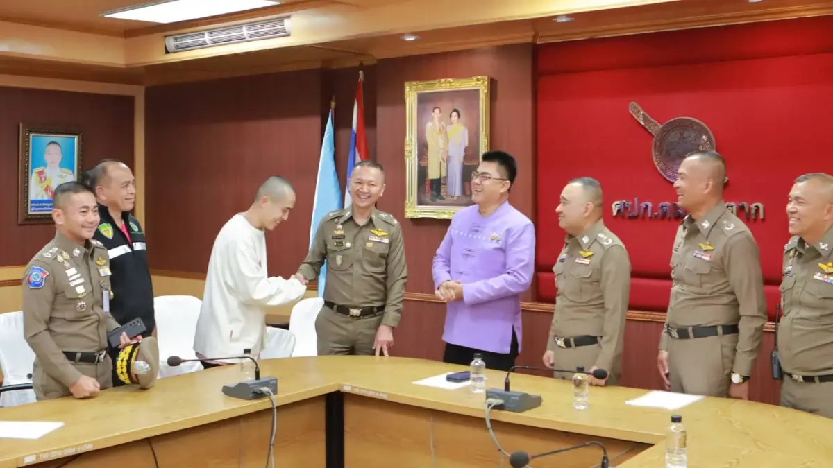 ดารา-นายแบบจีน ขอบคุณตำรวจไทย ช่วยกลับประเทศปลอดภัย ดารา-นายแบบจีน ขอบคุณตำรวจไทย ช่วยกลับประเทศปลอดภัย