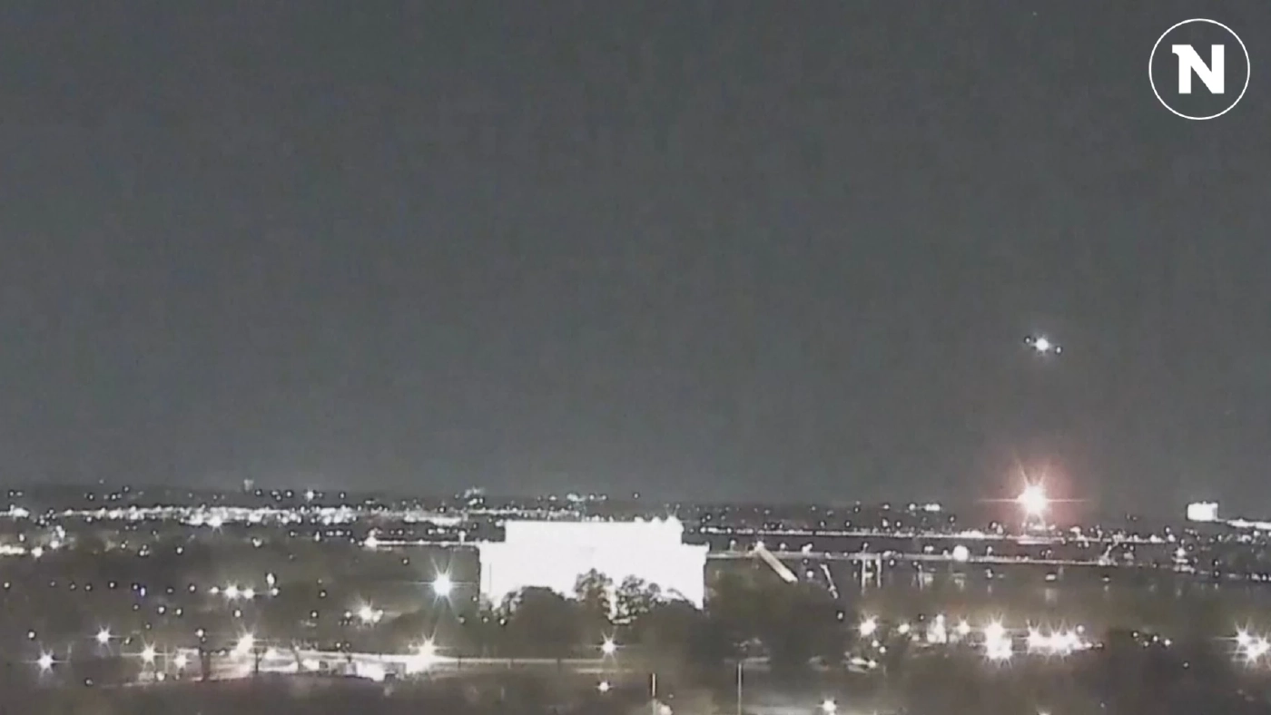 เปิดข้อความสุดท้ายก่อนโศกนาฏกรรม เครื่องบิน "อเมริกัน แอร์ไลน์" ชน "ฮ.ทหาร" เปิดข้อความสุดท้ายก่อนโศกนาฏกรรม เครื่องบิน "อเมริกัน แอร์ไลน์" ชน "ฮ.ทหาร"