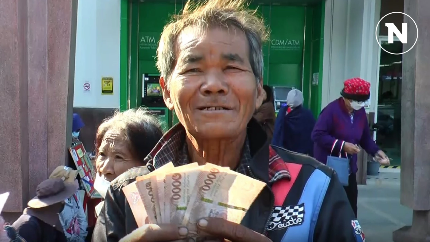 สองตายาย สุดดีใจได้เงินหมื่น เหมือนต่อลมหายใจให้ครอบครัว