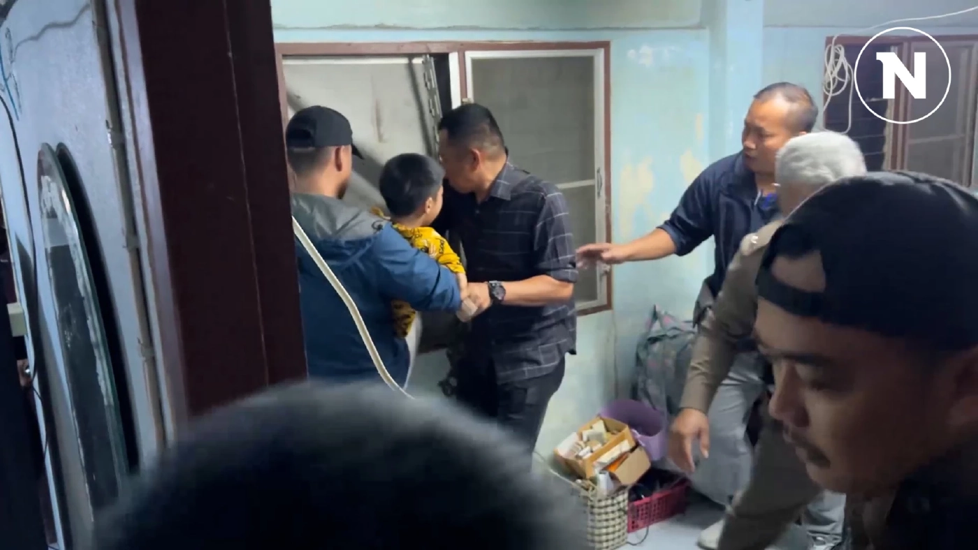 ระทึก! พ่อหลอนยา จับลูกขังบ้าน 3 วัน ตร.ต้องโดดหน้าต่างเข้าช่วย