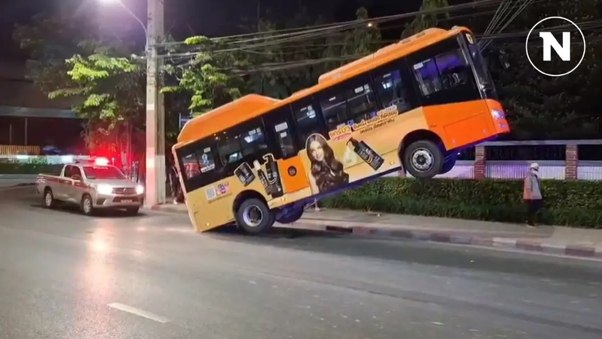 โชเฟอร์สาว เล่านาที รถเมล์ ปอ. 167 ยกล้อปีนสลิงสายกาวยึดเสาไฟฟ้า