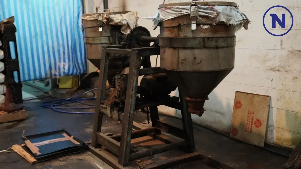อึ้ง! สภาพอย่างซ๊ก ตำรวจ ปอศ.บุกทลาย โรงงาน “ผงชูรส – กาแฟ” ปลอมยี่ห้อดัง