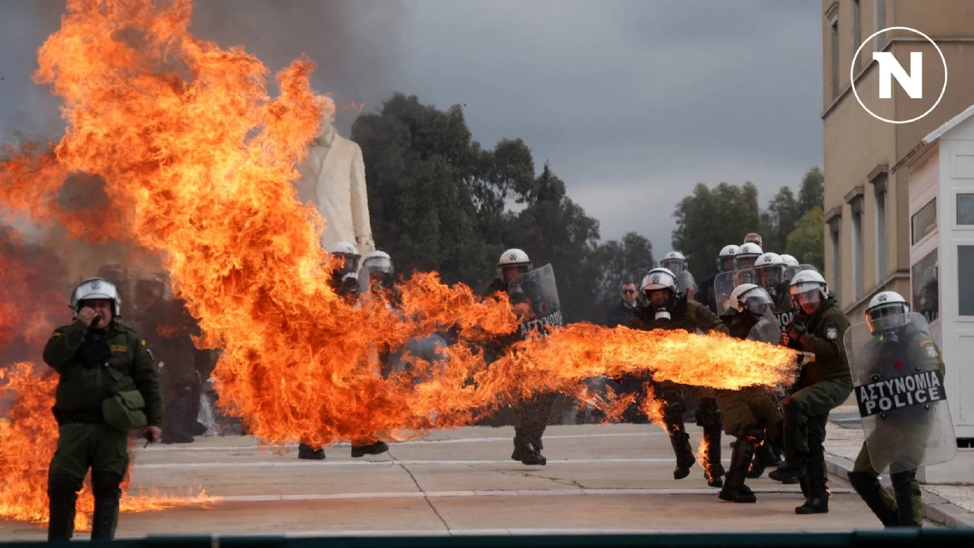 ประท้วงเดือดทั่วกรีซ ในวันครบรอบ 2 ปี รถไฟชนกันดับ 57 คน