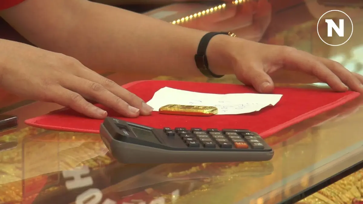 ชาวโคราช แห่ขายทองคึกคัก หลังราคาพุ่งสูงเป็นประวัติการณ์