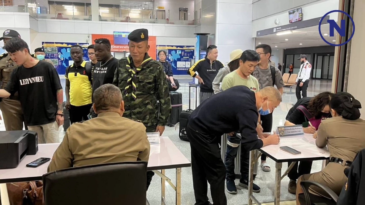 ตรวจเข้ม คัดกรองนักท่องเที่ยวสนามบินแม่สอด พบชาวจีนเสี่ยงเหยื่อแก๊งคอลฯ