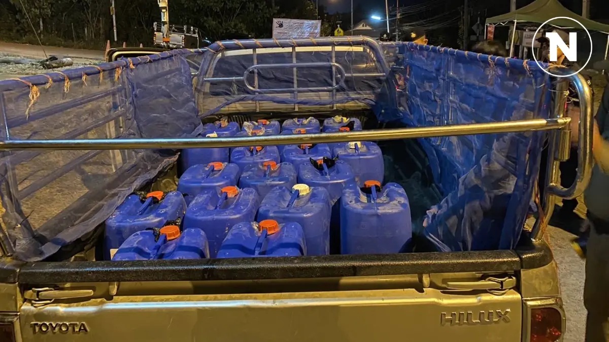 “ทหาร-ตร.” สกัดจับ "ไทยเทา" ลักลอบส่งน้ำมันข้ามแดนไปขายฝั่งพม่ากลางดึก “ทหาร-ตร.” สกัดจับ "ไทยเทา" ลักลอบส่งน้ำมันข้ามแดนไปขายฝั่งพม่ากลางดึก