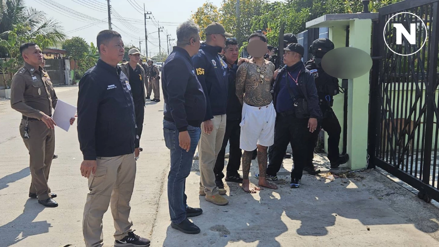 ตำรวจบุกรวบ “เบนซ์ ท่าทราย” เอเย่นต์ยานรกตัวเป้ง พร้อมของกลางจำนวนมาก