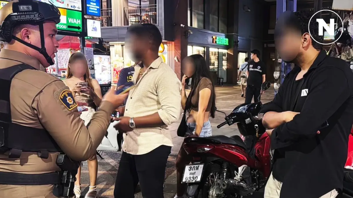 สองหนุ่มอินเดียถูก สาวไทยรุมตี หลังไปลวนลามและถ่ายคลิปสาว สองหนุ่มอินเดียถูก สาวไทยรุมตี หลังไปลวนลามและถ่ายคลิปสาว