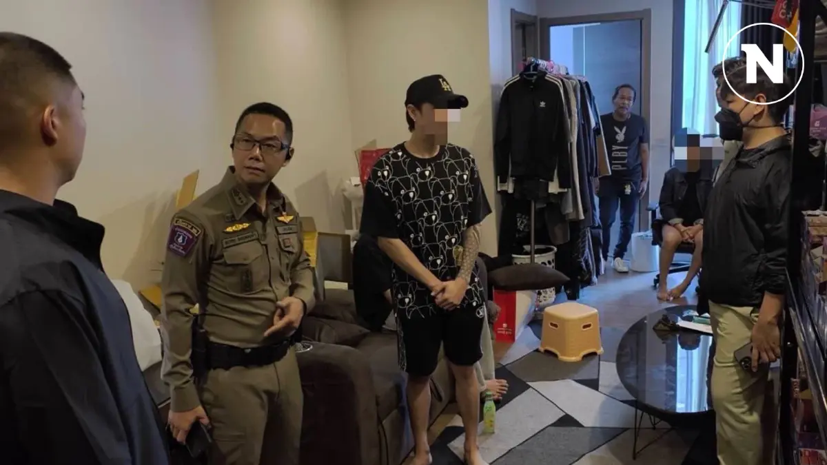 รวบหนุ่มบาร์โฮสคนดัง พร้อมสาวคนสนิท ลอบขายบุหรี่ไฟฟ้าให้ลูกค้า รวบหนุ่มบาร์โฮสคนดัง พร้อมสาวคนสนิท ลอบขายบุหรี่ไฟฟ้าให้ลูกค้า