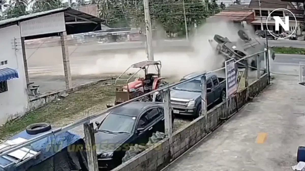 ระทึก! เปิดภาพนาที รถทหาร “ยีเอ็มซี” พลิกหงายท้องล้อชี้ฟ้า ทหารเจ็บระนาว