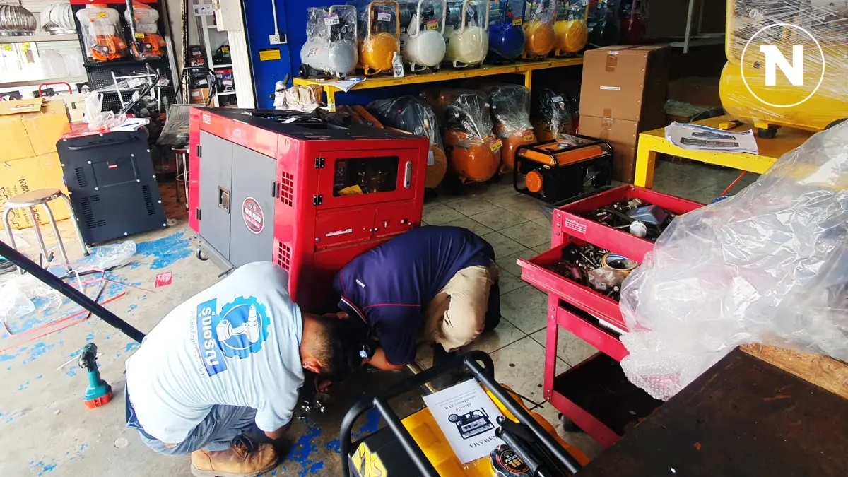 ชาวเมียนมาข้ามฝั่งแห่ซื้อเครื่องปั่นไฟที่แม่สาย ชาวเมียนมาข้ามฝั่งแห่ซื้อเครื่องปั่นไฟที่แม่สาย