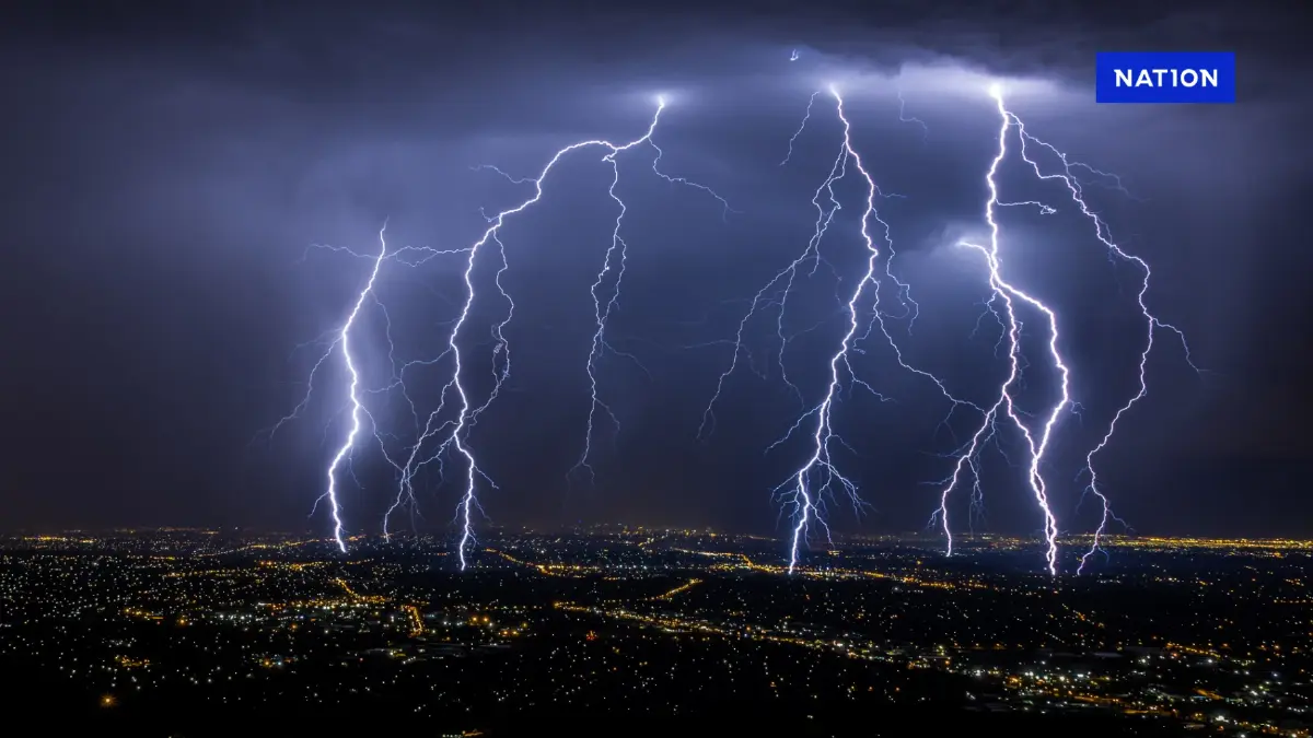 กรมอุตุฯ เตือนสภาพอากาศพรุ่งนี้ ระวังฝนฟ้าคะนอง ลมแรง ลูกเห็บตก กรมอุตุฯ เตือนสภาพอากาศพรุ่งนี้ ระวังฝนฟ้าคะนอง ลมแรง ลูกเห็บตก