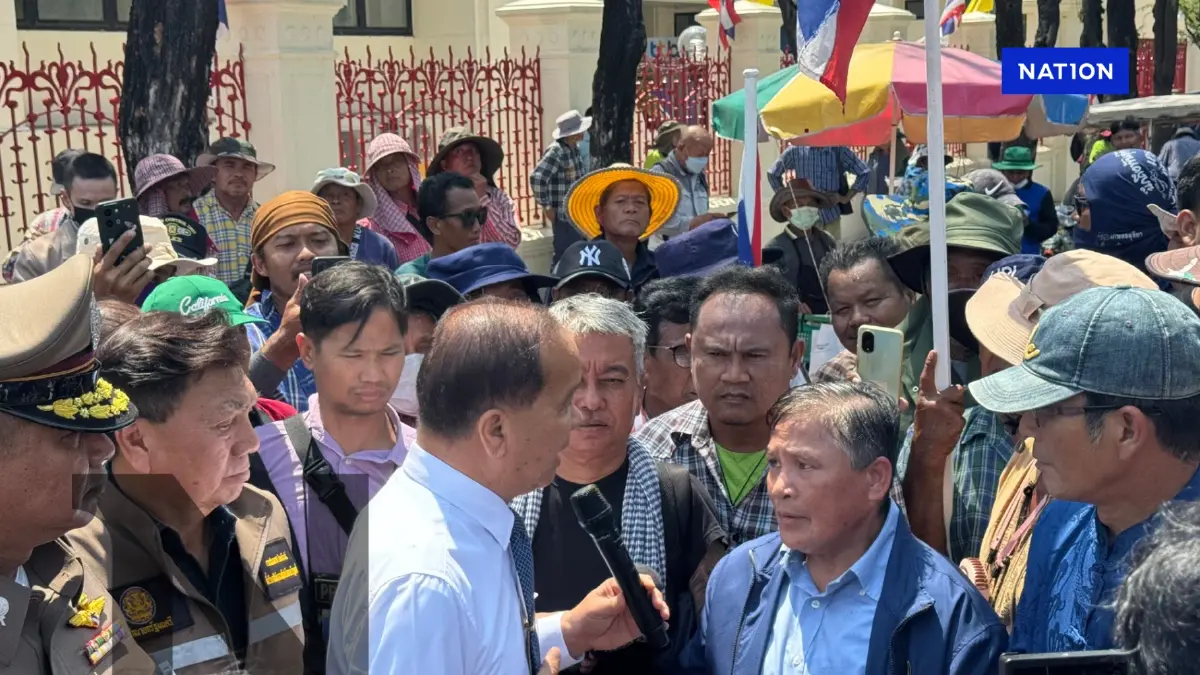 "ม็อบชาวนา"ฮือประชิดทำเนียบฯ ทวงประกันราคาข้าว 11,000 บาท
