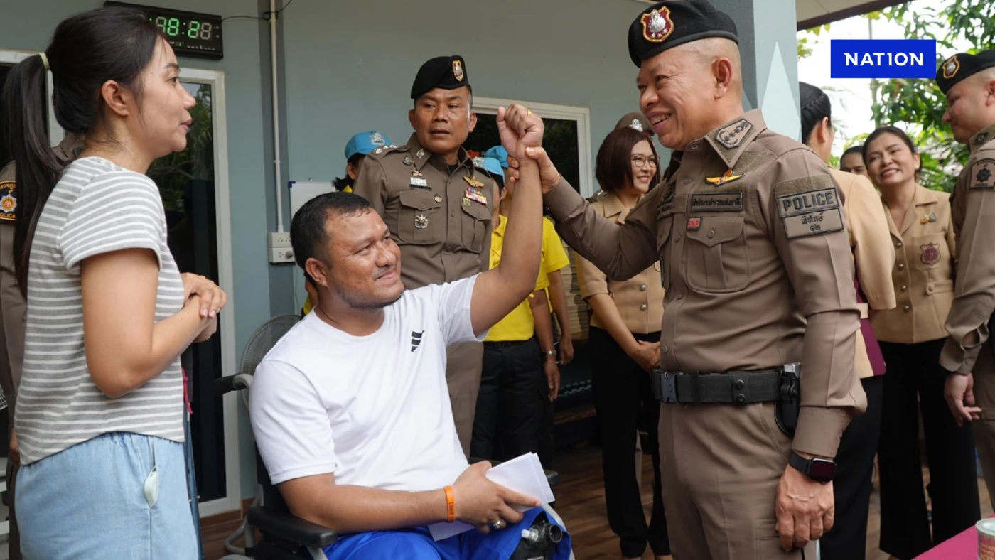 ผู้ช่วย ผบ.ตร. เยี่ยม "จ่าปืน" เตรียมบรรจุภรรยาวีรบุรุษ EOD เป็นตำรวจ ผู้ช่วย ผบ.ตร. เยี่ยม "จ่าปืน" เตรียมบรรจุภรรยาวีรบุรุษ EOD เป็นตำรวจ