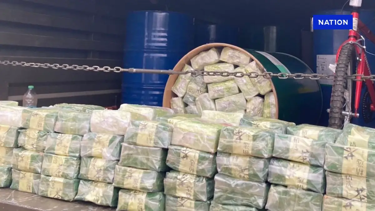 จับไอซ์ล็อตใหญ่ ซุกรถดัดแปลงคล้ายรถทหารกว่า 1,500 กก.
