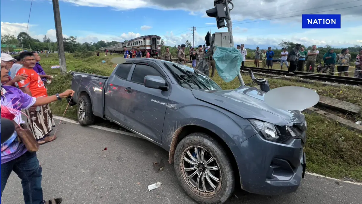 สลด! "ม้าเหล็ก" ขยี้กระบะขนคนงานจับกุ้งไม่ได้ยินหวูด ดับ 4 เจ็บ 6