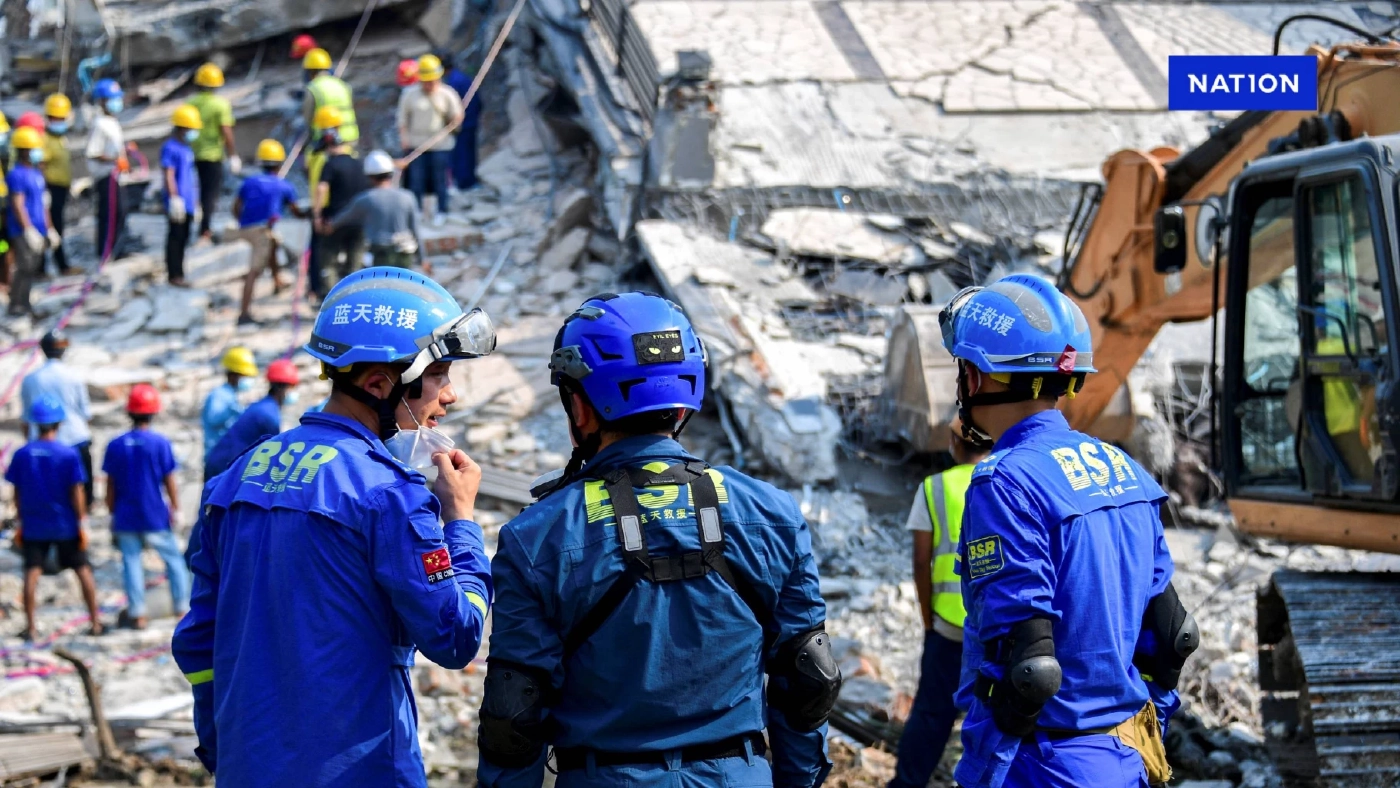 ทีมกู้ภัยจีนช่วยผู้รอดชีวิต 6 คนจากซากปรักหักพังในเมียนมา