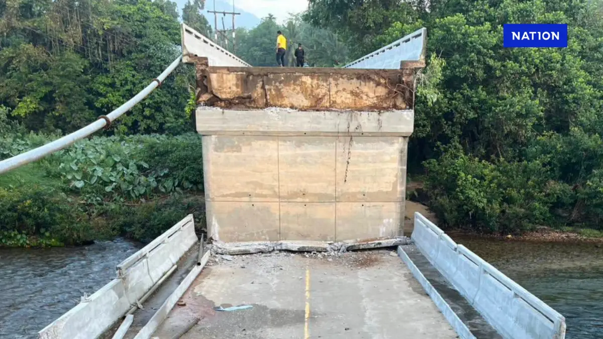 เปิดภาพนาที สะพานทรุดตัว ชาวบ้านขับรถพุ่งตกลงไปดับ 1 เจ็บอีก 3 ราย เปิดภาพนาที สะพานทรุดตัว ชาวบ้านขับรถพุ่งตกลงไปดับ 1 เจ็บอีก 3 ราย