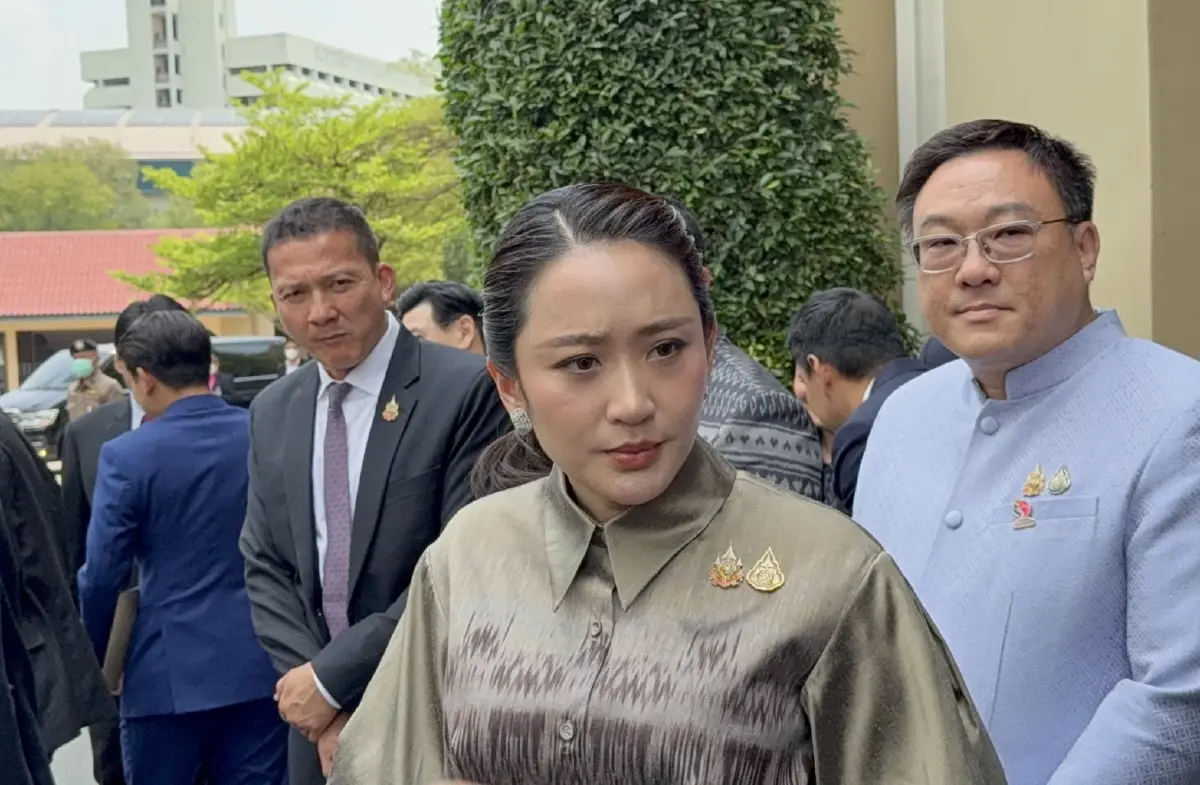 นายกฯแนะฝ่ายค้านอย่าใช้อารมณ์ หลังไม่ยอมตัดชื่อ “ทักษิณ” นายกฯแนะฝ่ายค้านอย่าใช้อารมณ์ หลังไม่ยอมตัดชื่อ “ทักษิณ”