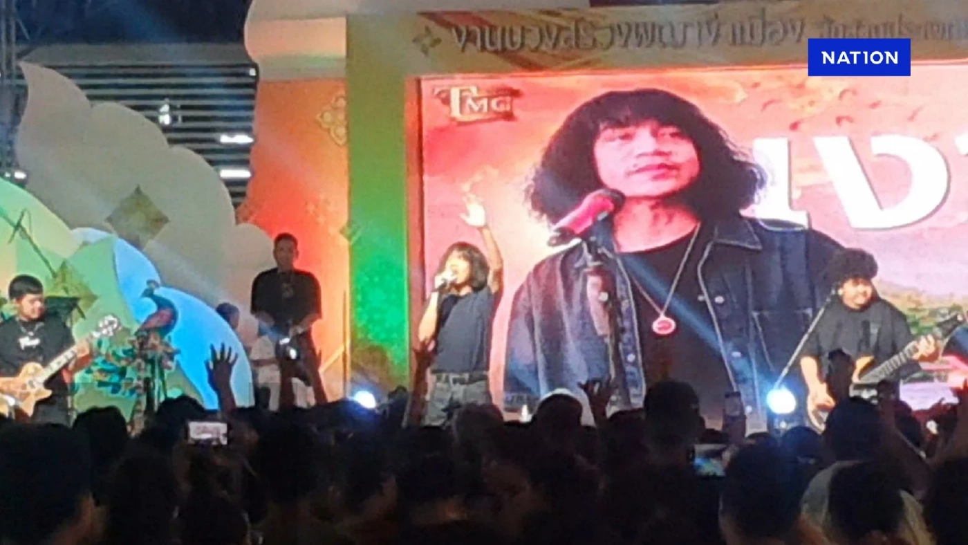 เปิดคลิป! "ปุ้ย L.ก.ฮ." ประกาศออกไมค์ สละโสดกับ "ลําไย ไหทองคำ" เปิดคลิป! "ปุ้ย L.ก.ฮ." ประกาศออกไมค์ สละโสดกับ "ลําไย ไหทองคำ"