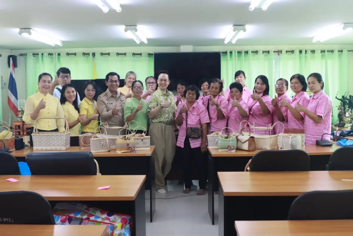 สคช.จับมืออ่างทอง ยกระดับ"จักสาน"ภูมิปัญญาท้องถิ่นสู่สากล สคช.จับมืออ่างทอง ยกระดับ"จักสาน"ภูมิปัญญาท้องถิ่นสู่สากล
