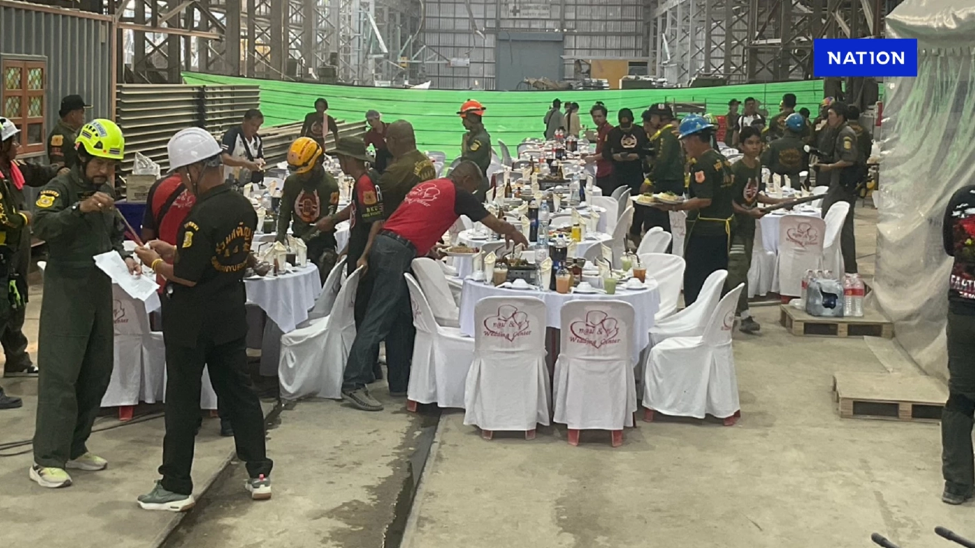 กู้ภัยจัดโต๊ะจีนเลี้ยงผี คนงานตึก สตง.ถล่ม ไม่หวั่นเป็นดราม่า กู้ภัยจัดโต๊ะจีนเลี้ยงผี คนงานตึก สตง.ถล่ม ไม่หวั่นเป็นดราม่า