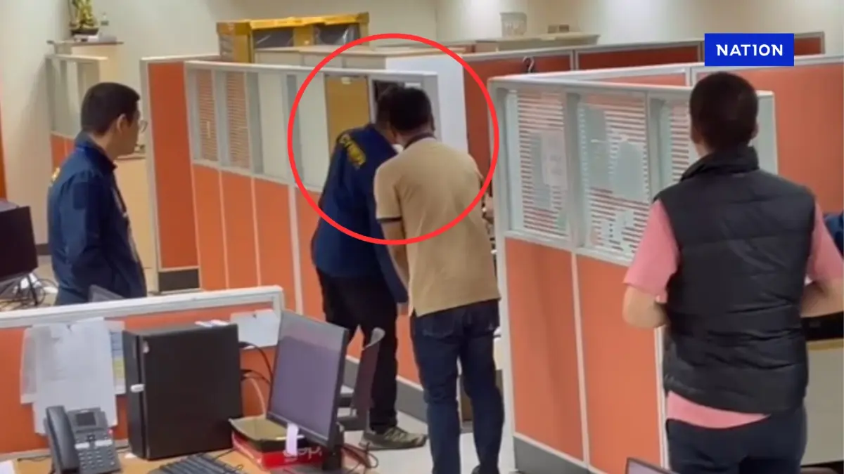 ไซเบอร์ รวบรองคริษฐ์ คนสนิท "บิ๊กโจ๊ก" ผบช.สอท. ตั้งโต๊ะแถลงข่าว ไซเบอร์ รวบรองคริษฐ์ คนสนิท "บิ๊กโจ๊ก" ผบช.สอท. ตั้งโต๊ะแถลงข่าว