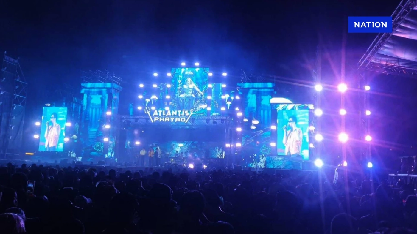 อลังการสงกรานต์ กว๊านพะเยา! นักท่องเที่ยวนับหมื่นแห่ร่วมงาน