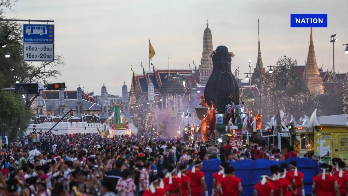 สนามหลวง คึกคัก นทท.เที่ยวร่วมงานเย็นทั่วหล้ามหาสงกรานต์ สนามหลวง คึกคัก นทท.เที่ยวร่วมงานเย็นทั่วหล้ามหาสงกรานต์