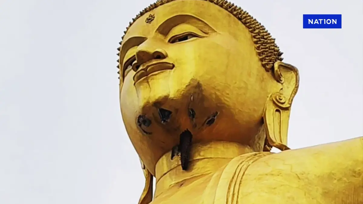 สุดแปลก "ผึ้งหลวง" ทำรังใต้คางพระใหญ่ทุกปี จนมีฉายา “พระเครา”