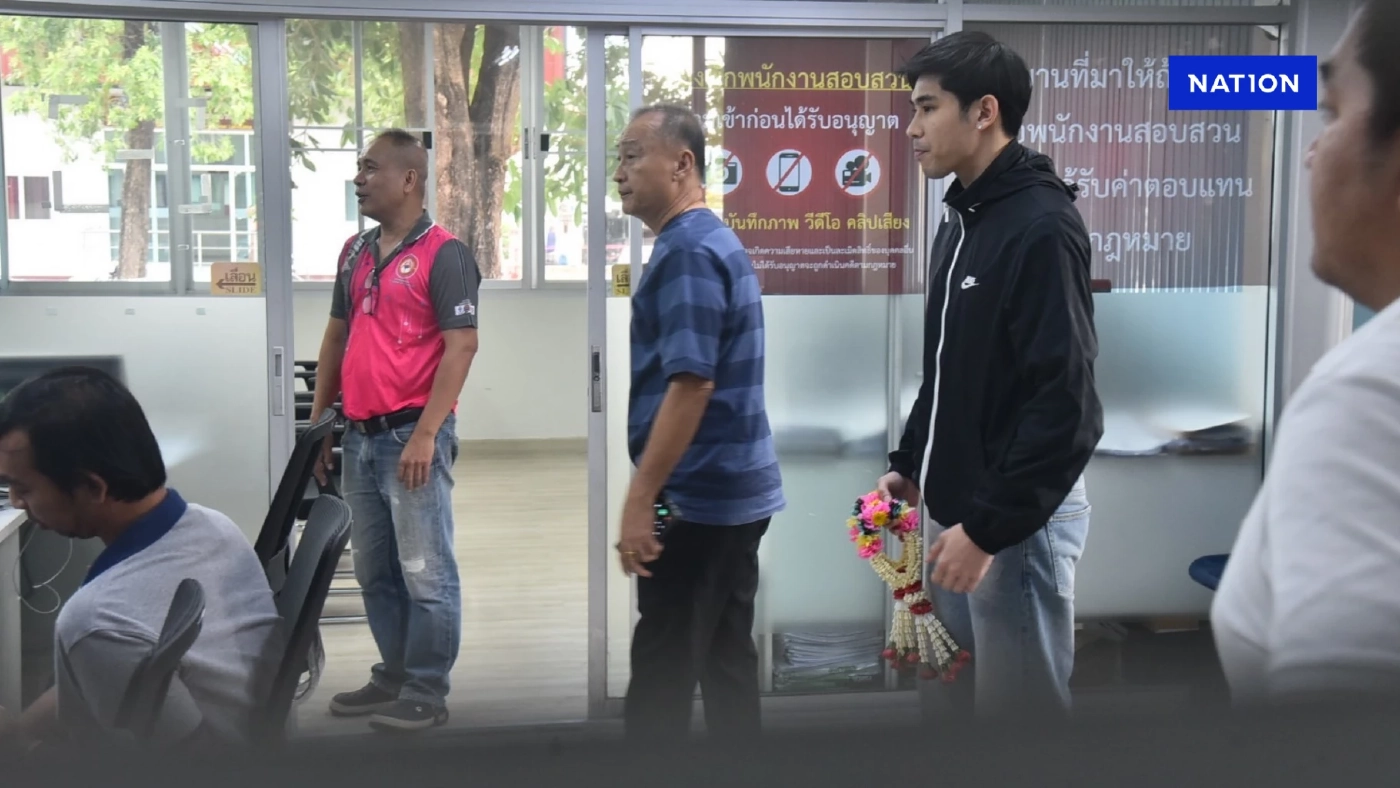 “เฮียเบี้ยว” จูง “น้องพีช” หอบมาลัยขอโทษเหยื่อ ไล่สื่ออย่าเบียด