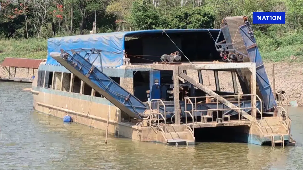เรือต้นแบบเก็บผักตบชวา ราคาเกือบ 77 ล้านบาท จมในเขื่อนกิ่วลม เรือต้นแบบเก็บผักตบชวา ราคาเกือบ 77 ล้านบาท จมในเขื่อนกิ่วลม