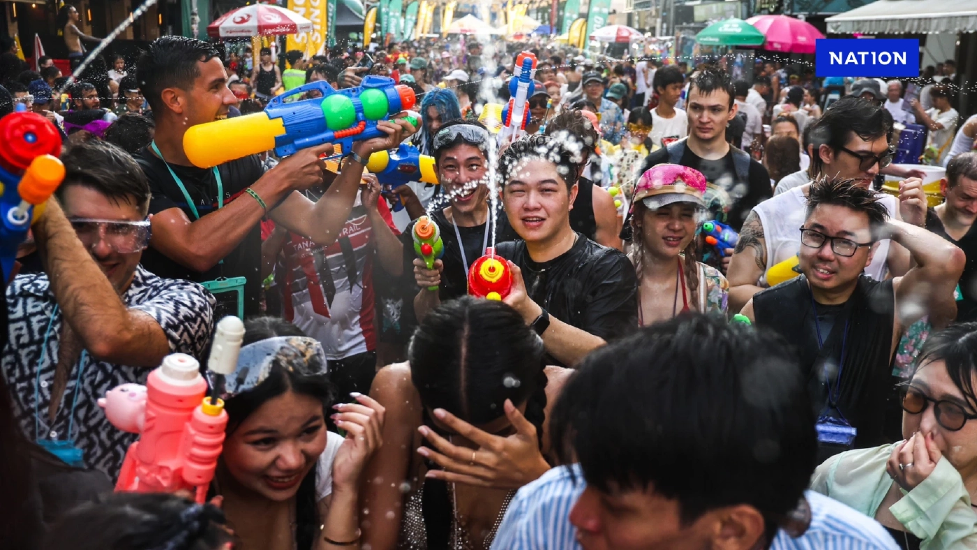 สงกรานต์ถนนข้าวสารสุดฟีค คาดมี นทท.เดินมาเล่นน้ำกว่าแสนคน
