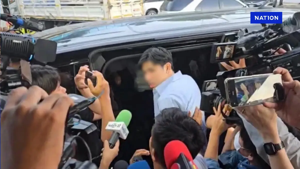 "พีช สมิทธิพัฒน์" ลูกนายกเบี้ยว ย่องเงียบเข้ารับทราบ 4 ข้อหา "พีช สมิทธิพัฒน์" ลูกนายกเบี้ยว ย่องเงียบเข้ารับทราบ 4 ข้อหา