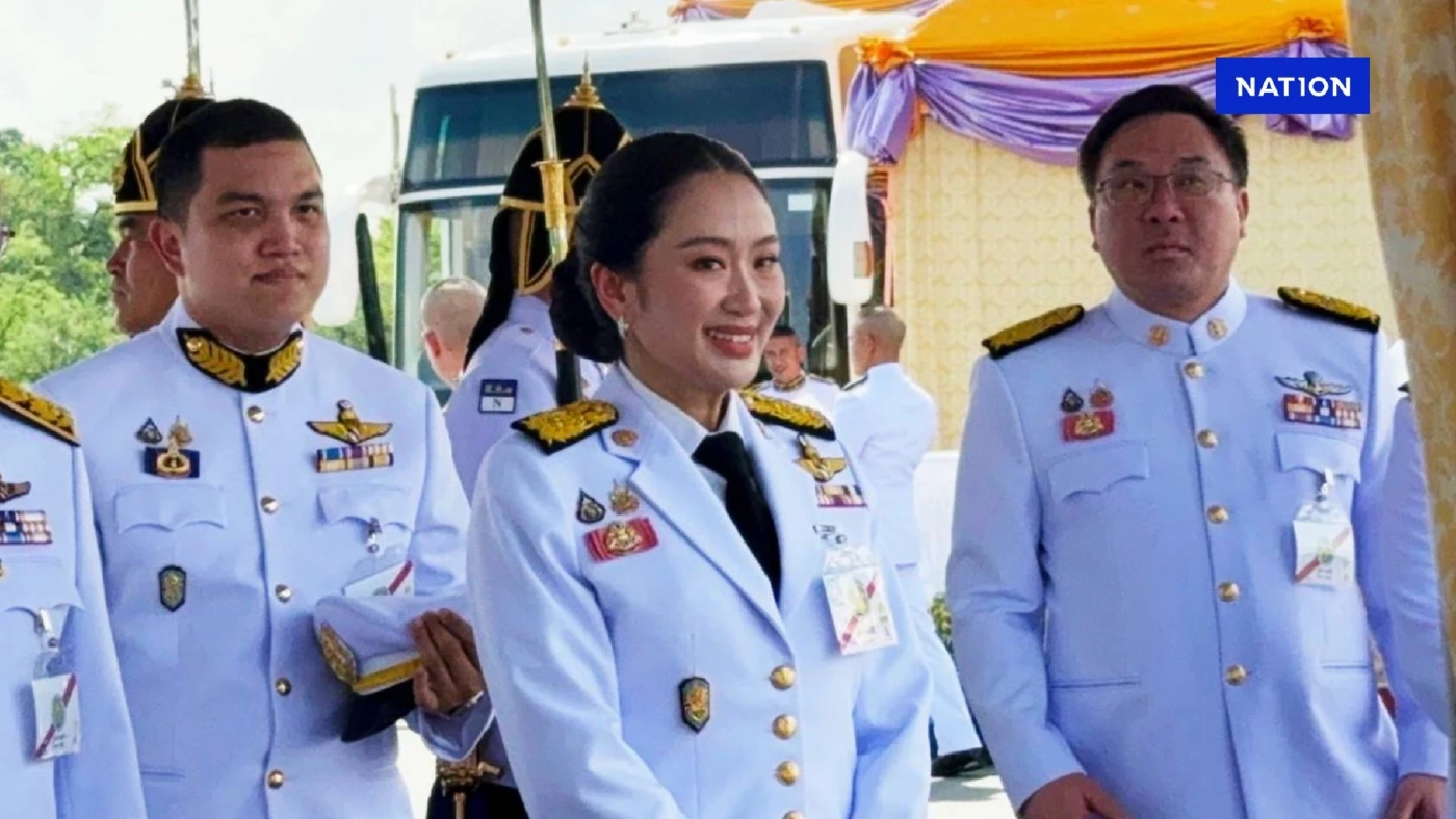 "นายกฯ" ยิ้มให้สื่อ ของดสัมภาษณ์ บอกใส่ชุดขาว “สรวงศ์” แจงปมชั้น 14