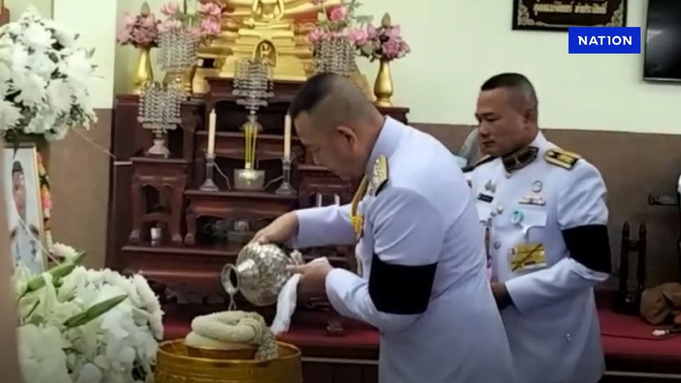 ผบ.ตร. ประธานในพิธีพระราชทานน้ำหลวงอาบศพ นักบิน – ช่างเครื่อง ผบ.ตร. ประธานในพิธีพระราชทานน้ำหลวงอาบศพ นักบิน – ช่างเครื่อง