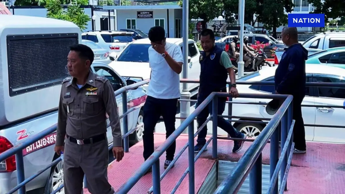 มอบตัวแล้ว! "โกถึก" สส.สงขลา พาลูกชาย "สจ.คนดัง” พบตำรวจ หลังถูกออกหมายจับ มอบตัวแล้ว! "โกถึก" สส.สงขลา พาลูกชาย "สจ.คนดัง” พบตำรวจ หลังถูกออกหมายจับ