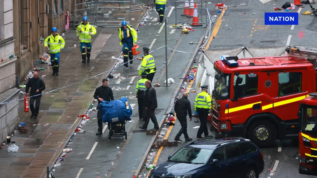 รถพุ่งชนแฟนบอล "ลิเวอร์พูล" ในงานฉลองแชมป์ เจ็บเกือบ 50