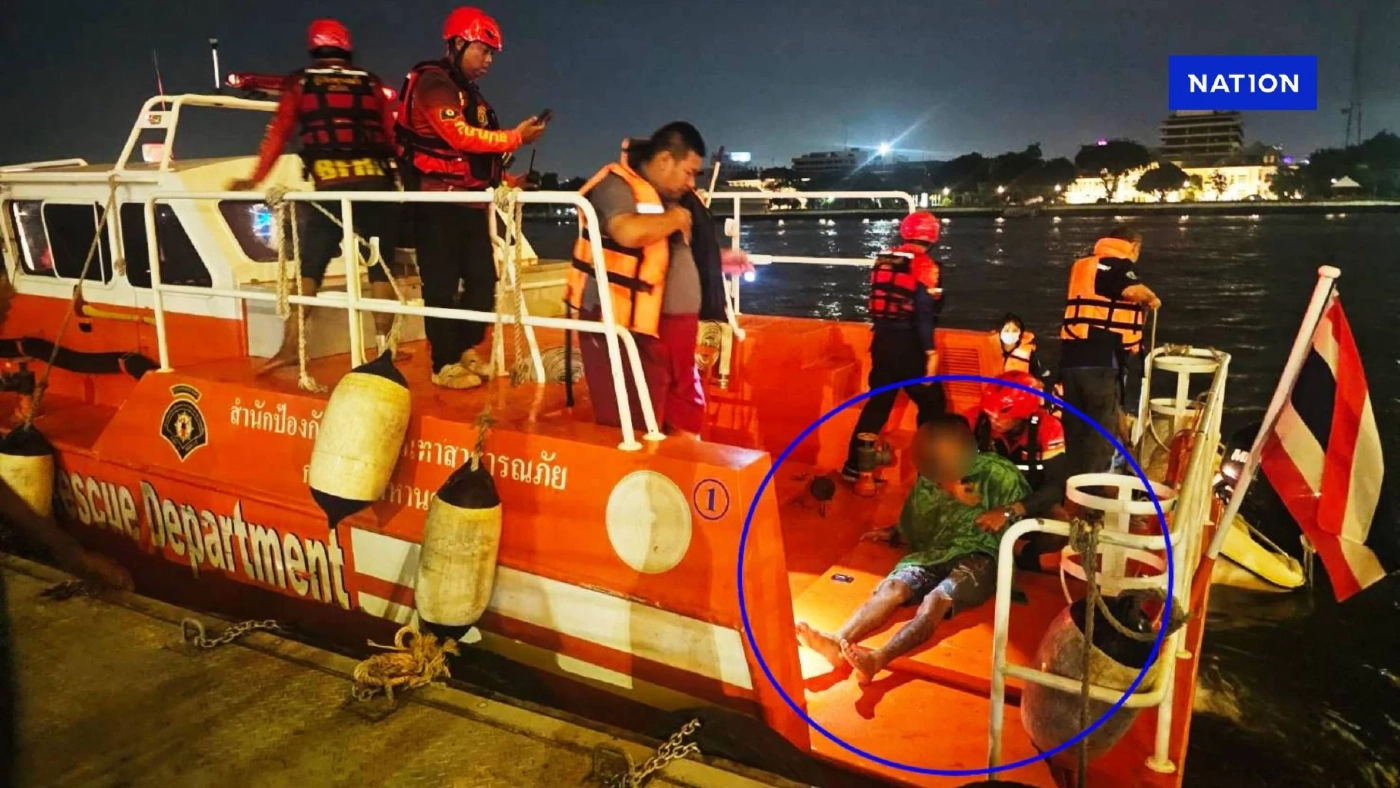 นาทีชีวิต! ขณะกู้ภัยทางน้ำกำลังช่วยเหลือ "ชายคิดสั้น" กำลังจะจมแม่น้ำเจ้าพระยา