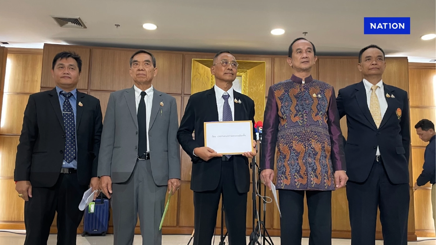 ฉัตรวรรษ แท็กทีม สว.ร้อง กกต.สั่ง คกก.ชุดที่ 26 หยุดปฏิบัติหน้าที่ ฉัตรวรรษ แท็กทีม สว.ร้อง กกต.สั่ง คกก.ชุดที่ 26 หยุดปฏิบัติหน้าที่