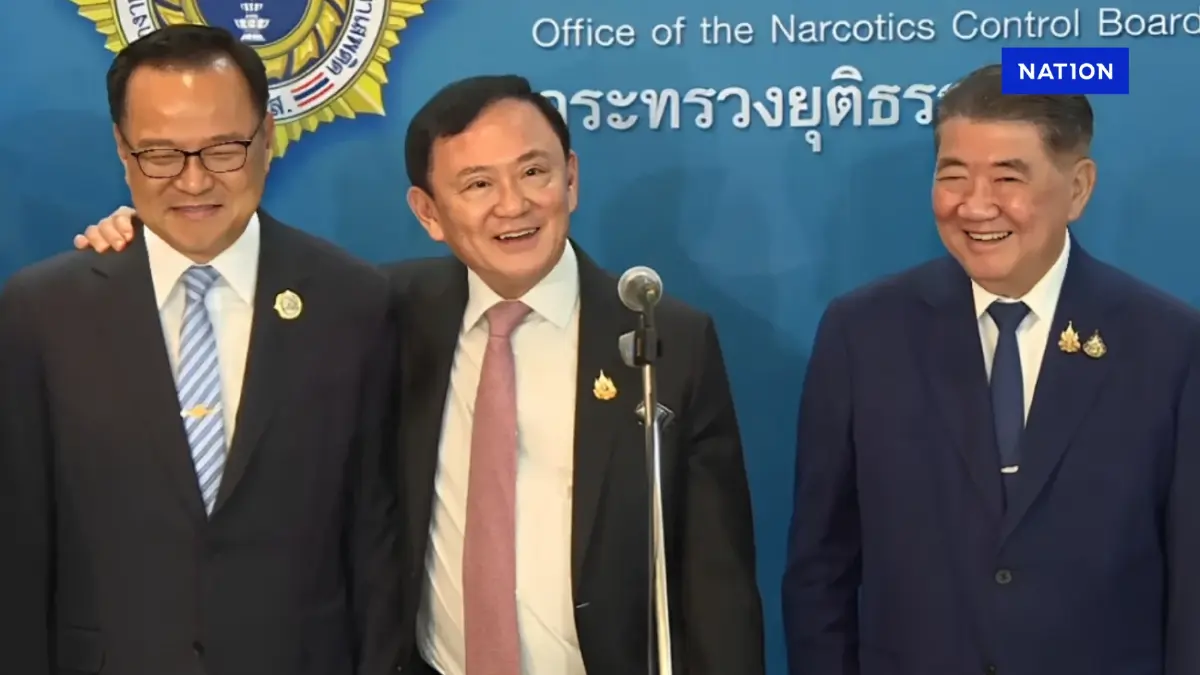 การเมืองไทย...อะไรก็เกิดได้! ภาพจับมือข้ามขั้ว สะท้อนอนาคต การเมืองไทย...อะไรก็เกิดได้! ภาพจับมือข้ามขั้ว สะท้อนอนาคต